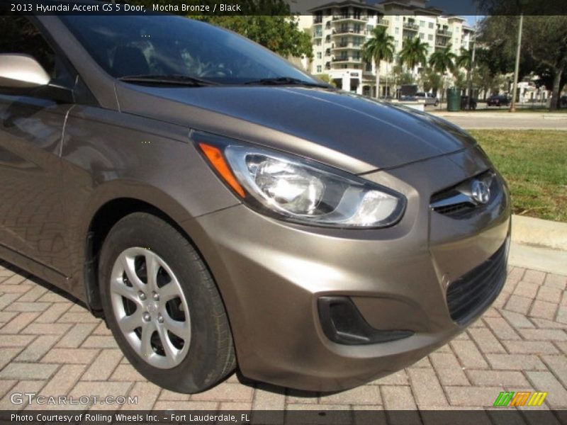 Mocha Bronze / Black 2013 Hyundai Accent GS 5 Door