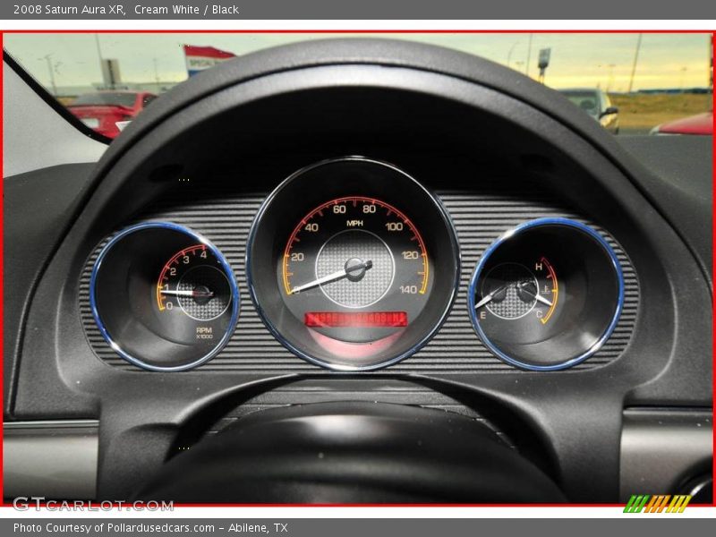 Cream White / Black 2008 Saturn Aura XR