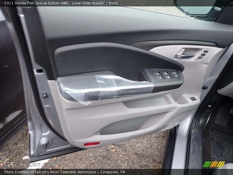 Door Panel of 2021 Pilot Special Edition AWD