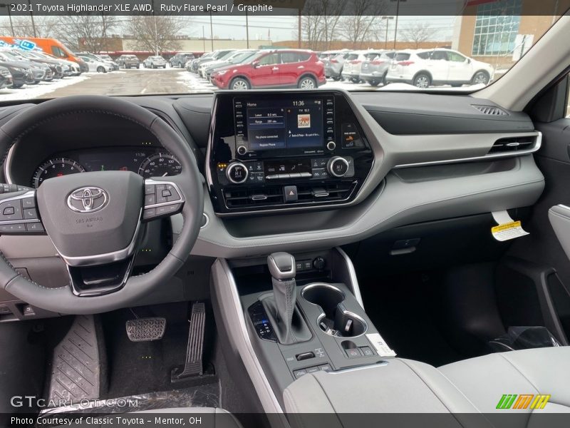 Ruby Flare Pearl / Graphite 2021 Toyota Highlander XLE AWD