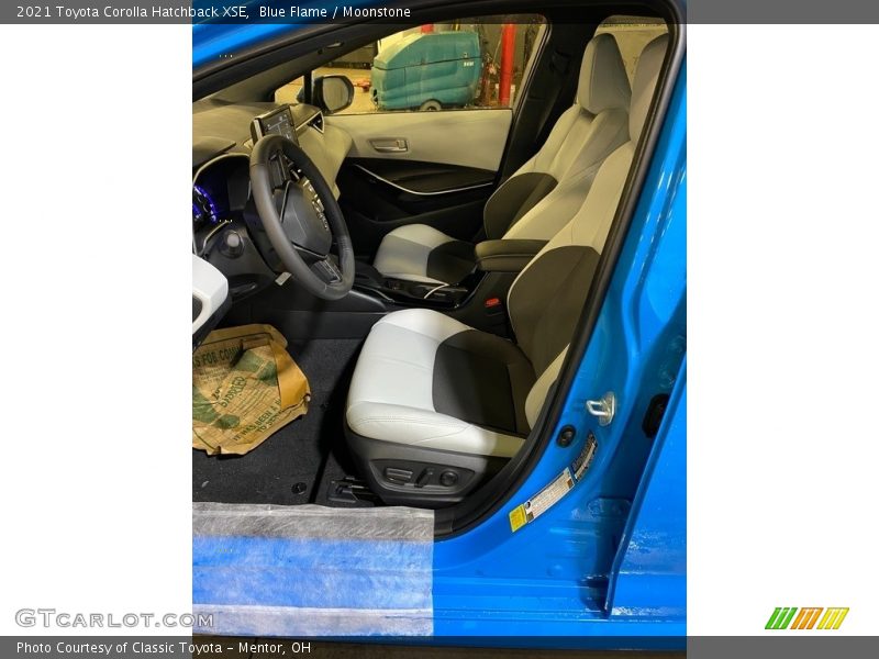 Blue Flame / Moonstone 2021 Toyota Corolla Hatchback XSE