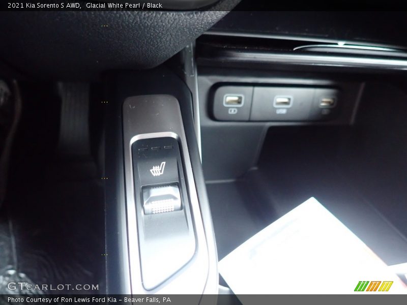 Glacial White Pearl / Black 2021 Kia Sorento S AWD