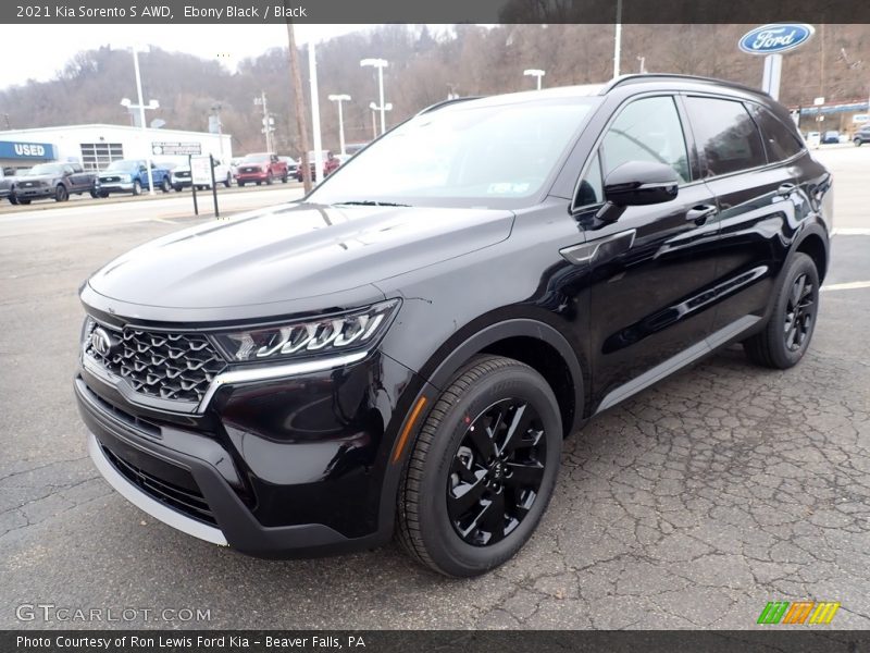 Front 3/4 View of 2021 Sorento S AWD