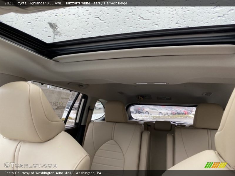 Blizzard White Pearl / Harvest Beige 2021 Toyota Highlander XLE AWD