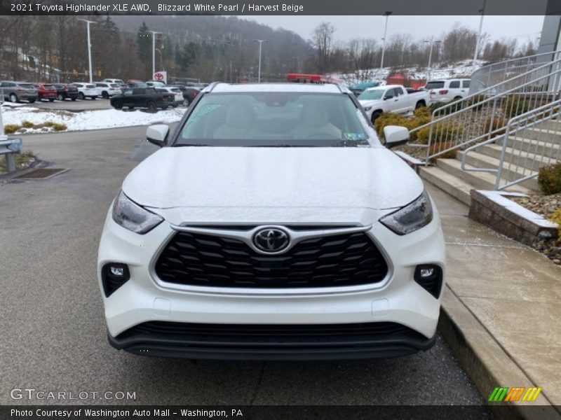 Blizzard White Pearl / Harvest Beige 2021 Toyota Highlander XLE AWD
