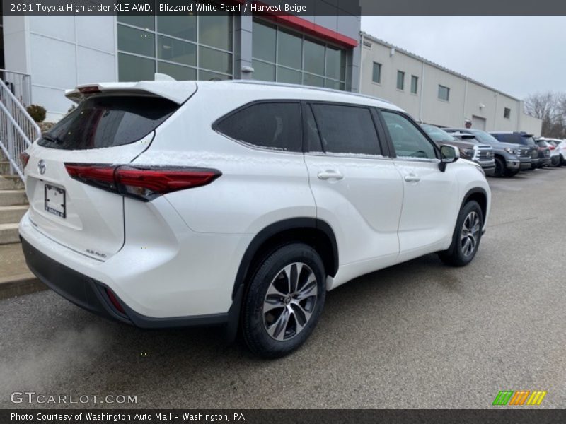 Blizzard White Pearl / Harvest Beige 2021 Toyota Highlander XLE AWD