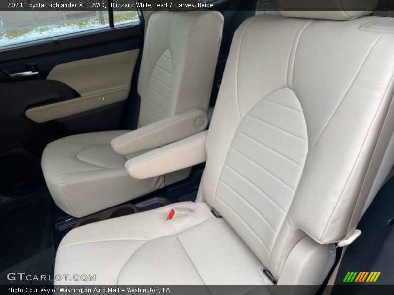 Blizzard White Pearl / Harvest Beige 2021 Toyota Highlander XLE AWD