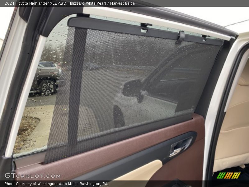 Blizzard White Pearl / Harvest Beige 2021 Toyota Highlander XLE AWD
