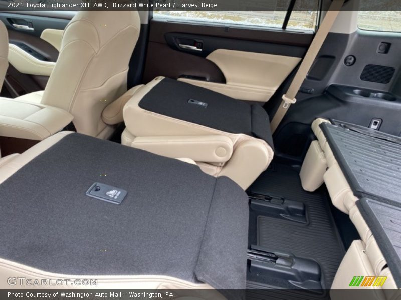 Blizzard White Pearl / Harvest Beige 2021 Toyota Highlander XLE AWD