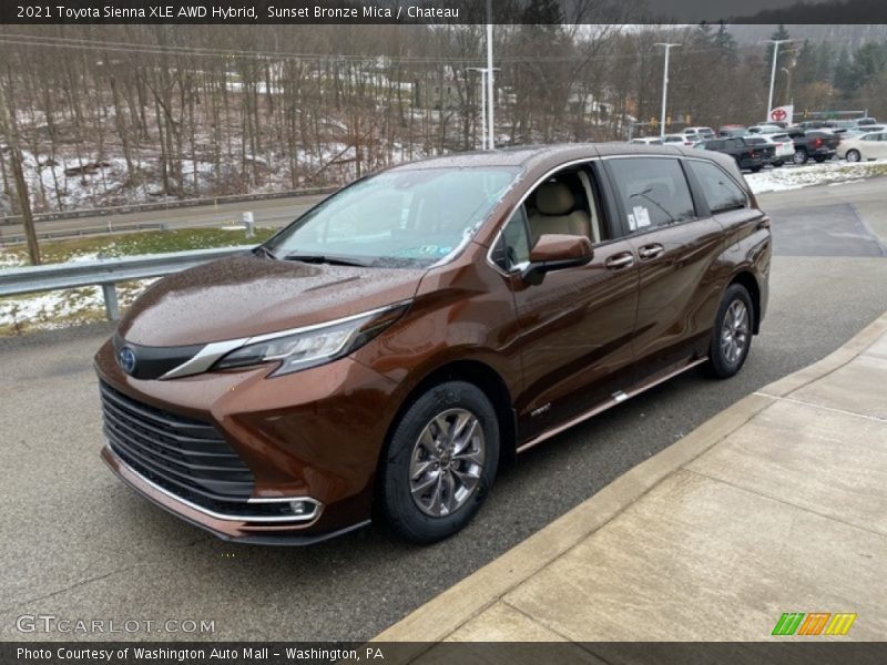 Front 3/4 View of 2021 Sienna XLE AWD Hybrid