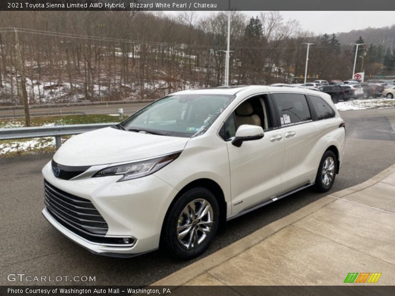 Front 3/4 View of 2021 Sienna Limited AWD Hybrid