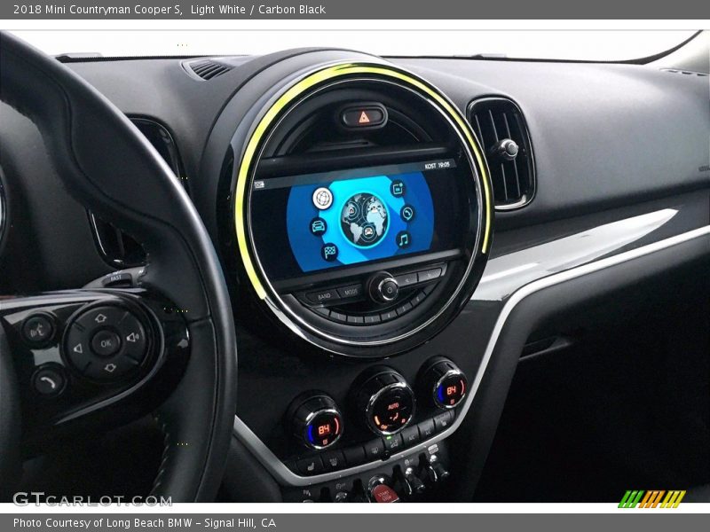 Light White / Carbon Black 2018 Mini Countryman Cooper S