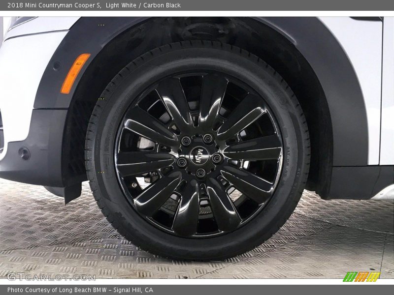 Light White / Carbon Black 2018 Mini Countryman Cooper S