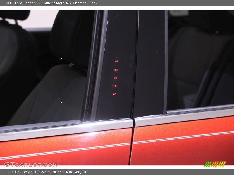Sunset Metallic / Charcoal Black 2016 Ford Escape SE