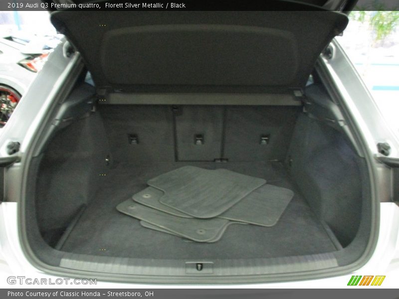 Florett Silver Metallic / Black 2019 Audi Q3 Premium quattro
