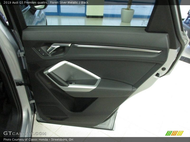 Florett Silver Metallic / Black 2019 Audi Q3 Premium quattro