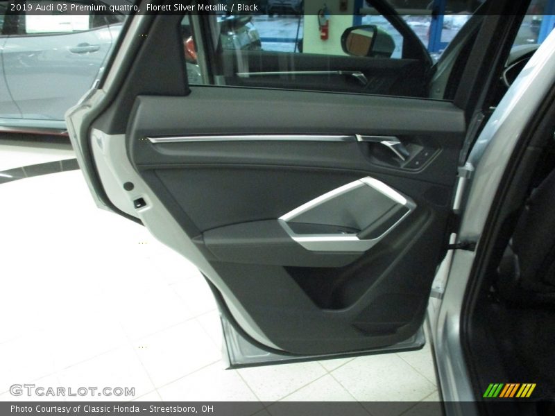 Florett Silver Metallic / Black 2019 Audi Q3 Premium quattro