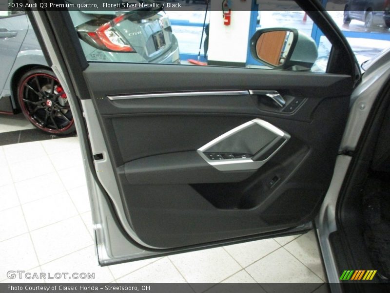 Florett Silver Metallic / Black 2019 Audi Q3 Premium quattro