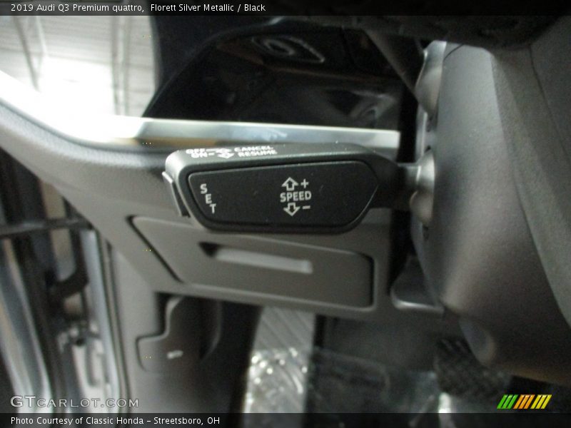 Florett Silver Metallic / Black 2019 Audi Q3 Premium quattro