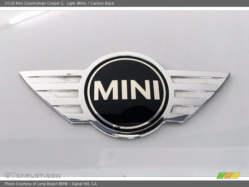 Light White / Carbon Black 2018 Mini Countryman Cooper S