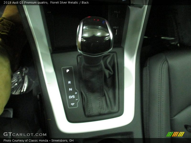 Florett Silver Metallic / Black 2019 Audi Q3 Premium quattro