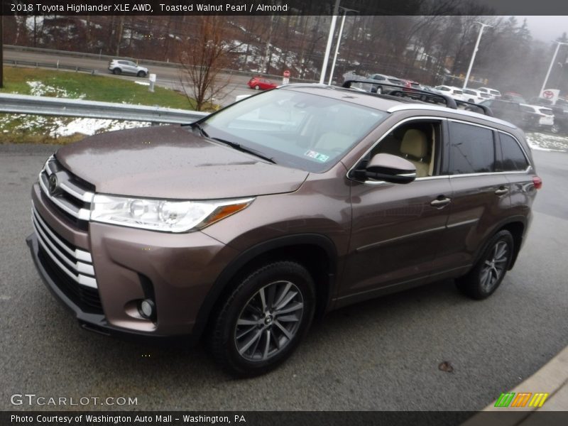 Toasted Walnut Pearl / Almond 2018 Toyota Highlander XLE AWD