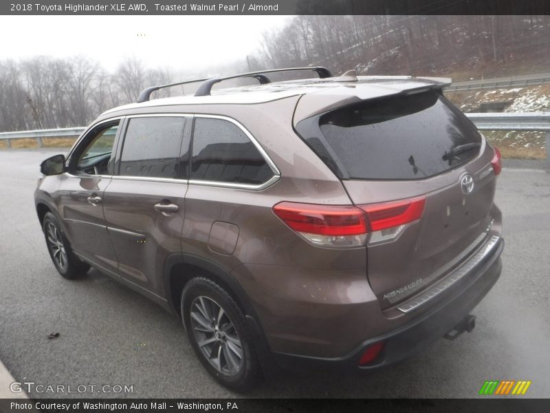 Toasted Walnut Pearl / Almond 2018 Toyota Highlander XLE AWD