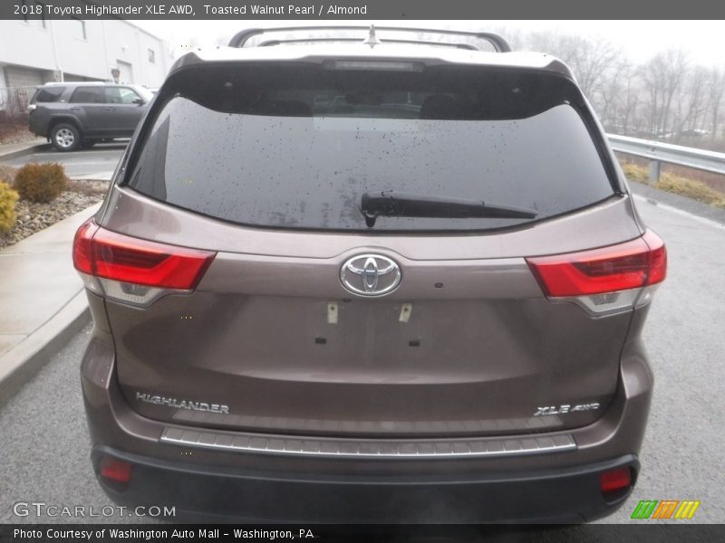 Toasted Walnut Pearl / Almond 2018 Toyota Highlander XLE AWD