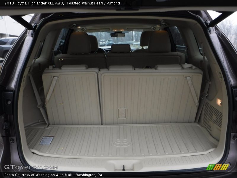 Toasted Walnut Pearl / Almond 2018 Toyota Highlander XLE AWD
