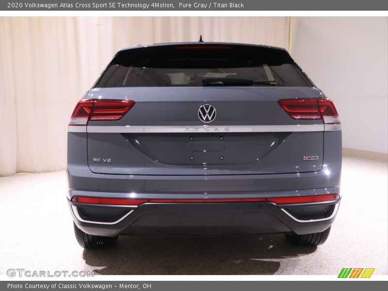 Pure Gray / Titan Black 2020 Volkswagen Atlas Cross Sport SE Technology 4Motion