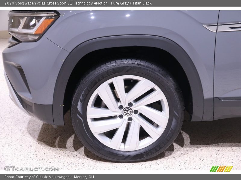 Pure Gray / Titan Black 2020 Volkswagen Atlas Cross Sport SE Technology 4Motion