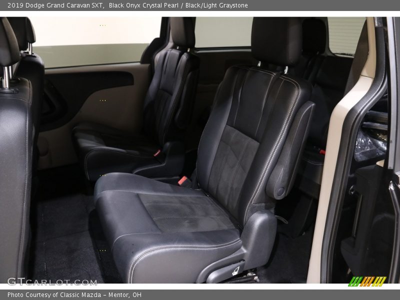 Black Onyx Crystal Pearl / Black/Light Graystone 2019 Dodge Grand Caravan SXT