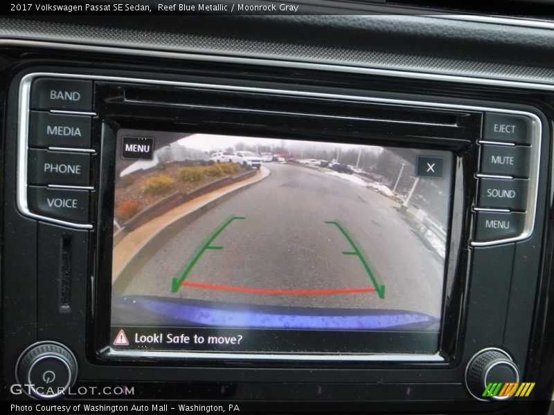 Reef Blue Metallic / Moonrock Gray 2017 Volkswagen Passat SE Sedan