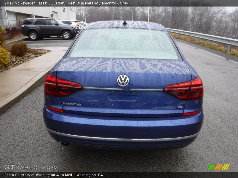 Reef Blue Metallic / Moonrock Gray 2017 Volkswagen Passat SE Sedan
