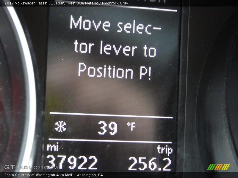 Reef Blue Metallic / Moonrock Gray 2017 Volkswagen Passat SE Sedan