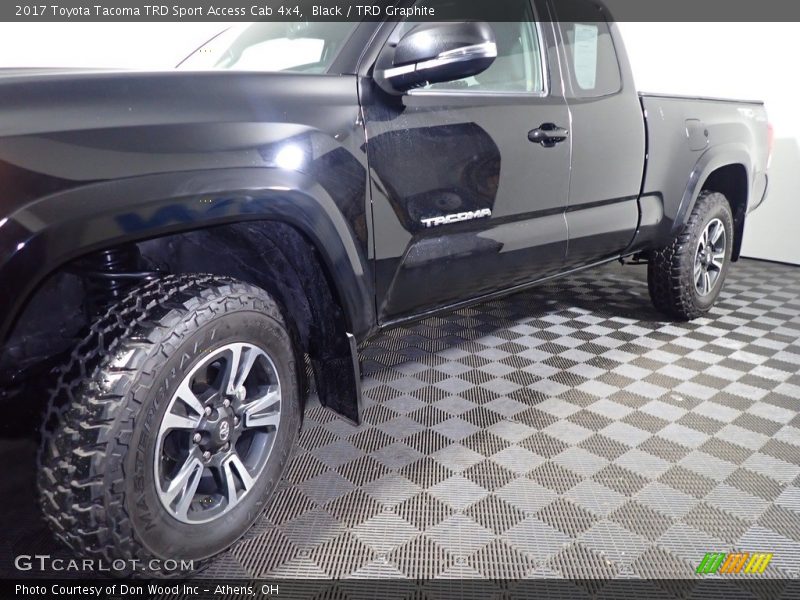 Black / TRD Graphite 2017 Toyota Tacoma TRD Sport Access Cab 4x4