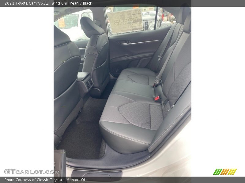 Wind Chill Pearl / Black 2021 Toyota Camry XSE