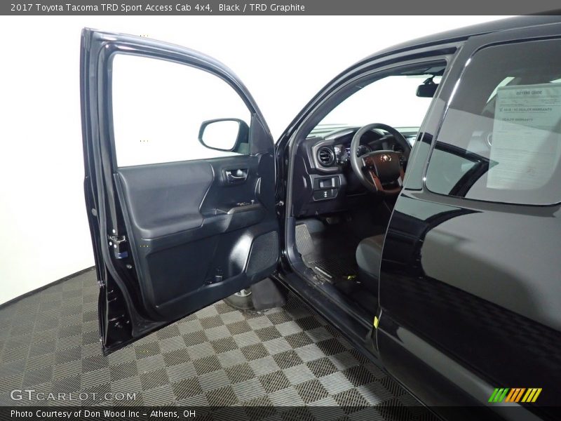 Black / TRD Graphite 2017 Toyota Tacoma TRD Sport Access Cab 4x4