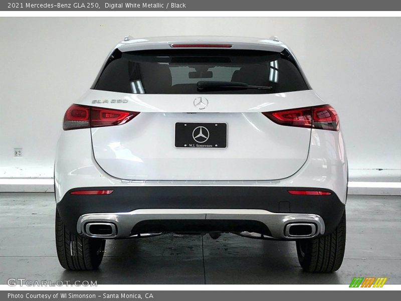 Digital White Metallic / Black 2021 Mercedes-Benz GLA 250