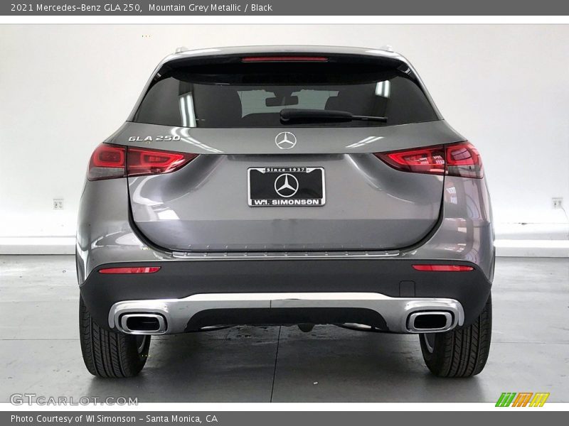 Mountain Grey Metallic / Black 2021 Mercedes-Benz GLA 250