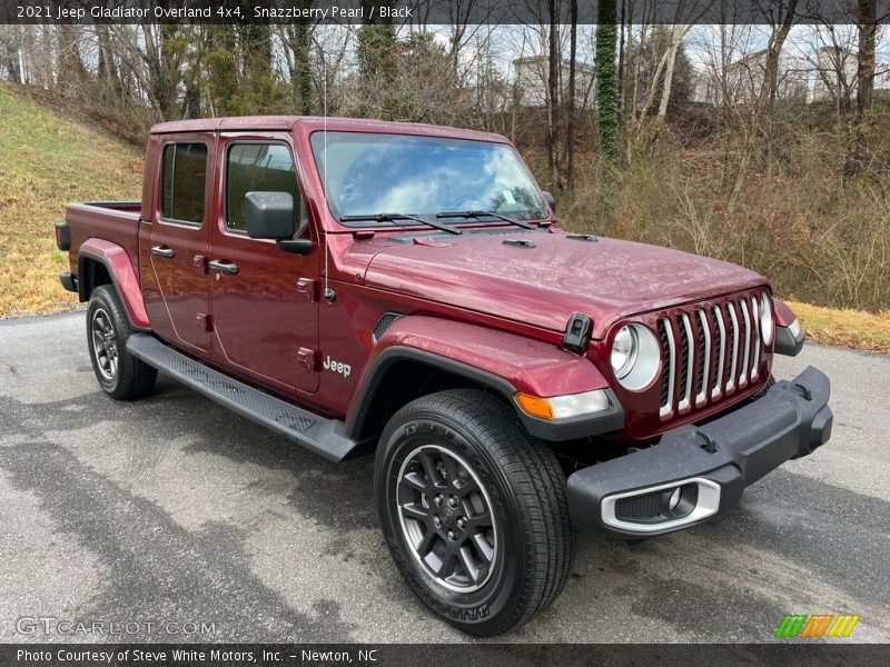 Front 3/4 View of 2021 Gladiator Overland 4x4