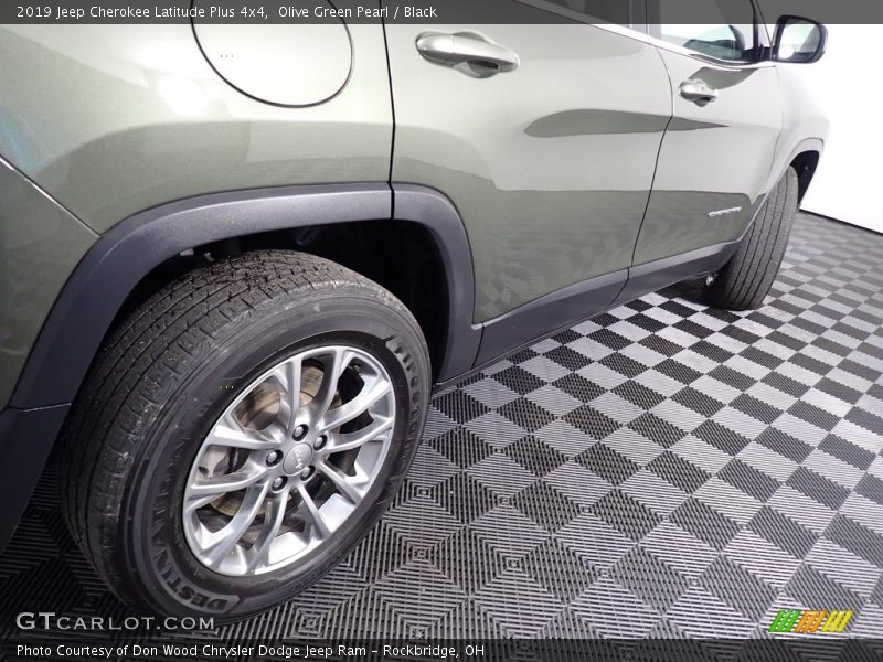 Olive Green Pearl / Black 2019 Jeep Cherokee Latitude Plus 4x4