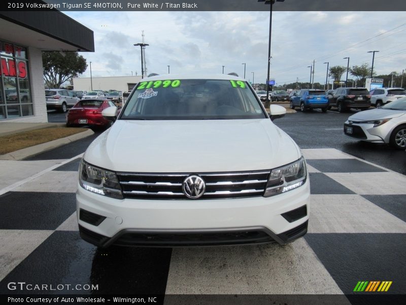 Pure White / Titan Black 2019 Volkswagen Tiguan SE 4MOTION