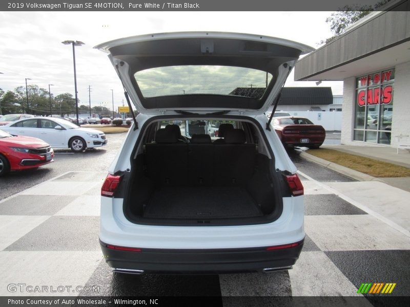 Pure White / Titan Black 2019 Volkswagen Tiguan SE 4MOTION