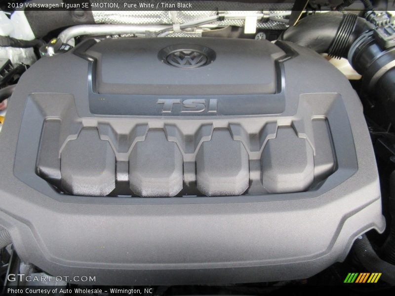 Pure White / Titan Black 2019 Volkswagen Tiguan SE 4MOTION