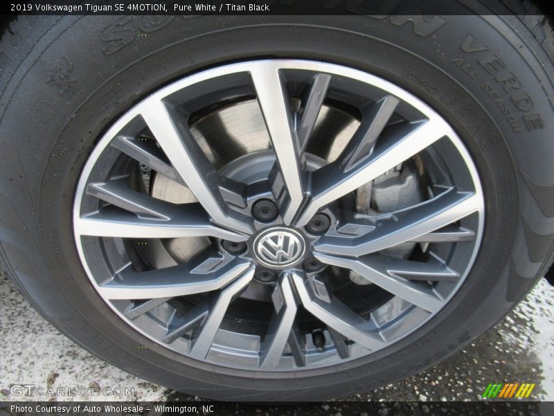 Pure White / Titan Black 2019 Volkswagen Tiguan SE 4MOTION