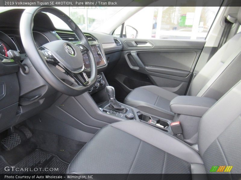 Pure White / Titan Black 2019 Volkswagen Tiguan SE 4MOTION