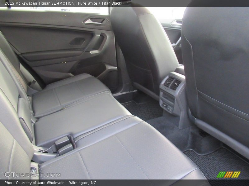 Pure White / Titan Black 2019 Volkswagen Tiguan SE 4MOTION
