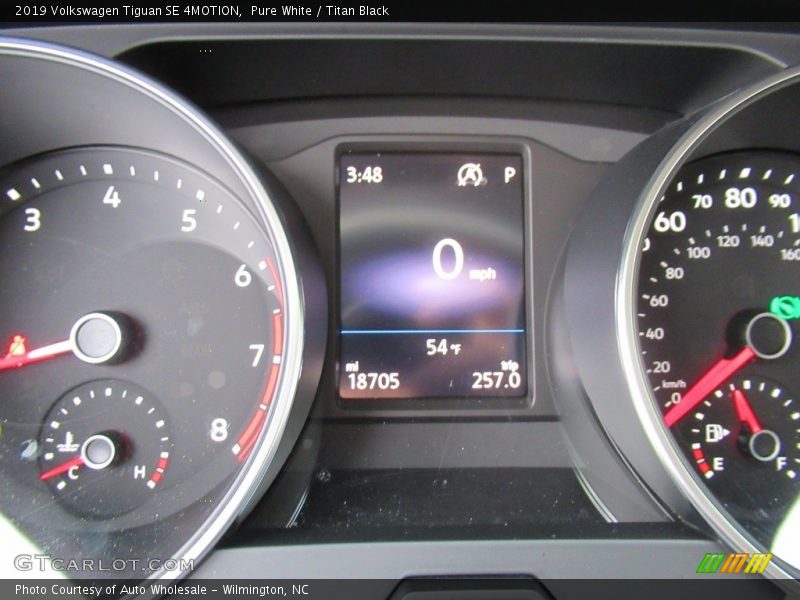 Pure White / Titan Black 2019 Volkswagen Tiguan SE 4MOTION