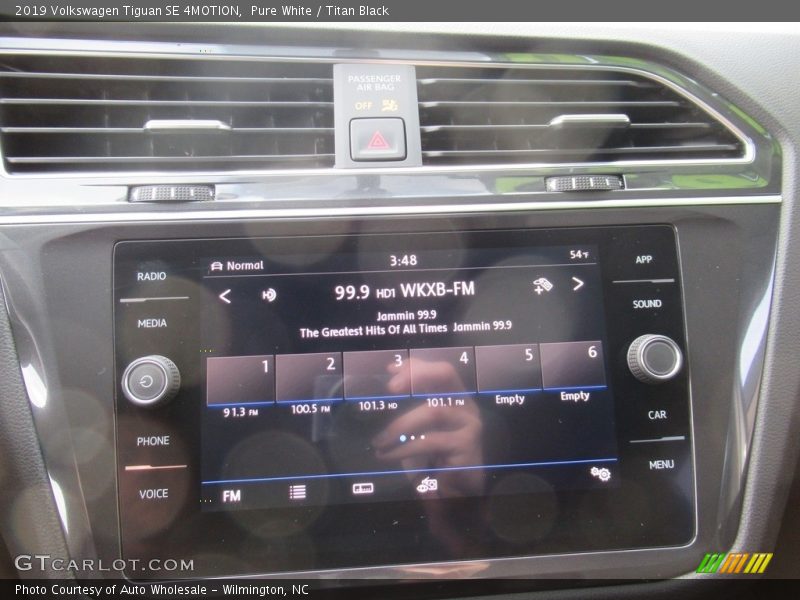 Pure White / Titan Black 2019 Volkswagen Tiguan SE 4MOTION